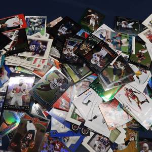 lot 28 image: HUGE LOT OF FOOTBALL CARDS
