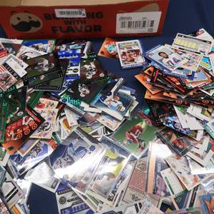 lot 31 image: FOOTBAL COLLECTORS CARDS  HUGE LOT