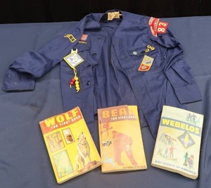 lot 51 image: VINTAGE CUB SCOUT LOT