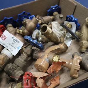 lot 62 image: VARIETY OF STOP VALVES AND HOSE BOILER DRAINS