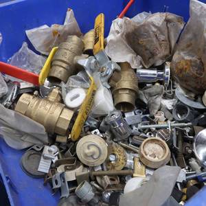 lot 66 image: BALL VALVES, BOLTS, SCREWS, ROD HOLDERS