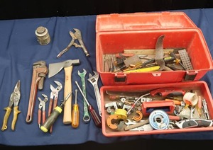 lot 86 image: TOOLBOX PLUS A VARIETY OF TOOLS