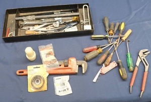 lot 87 image: VARIETY OF TOOLS IN TOOL TRAY
