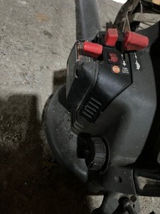 Gas leaf blower