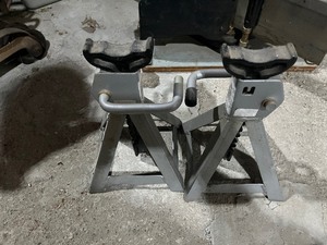 pair of jack stands