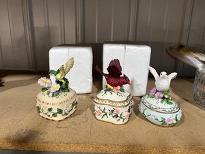 5 music boxes and other glass ware