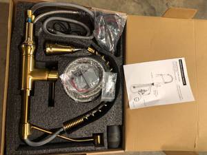Maincraft Single Handle Pull Down Sprayer Kitchen Faucet with Touchless Sensor in Brushed Gold Customer Returns See Pictures