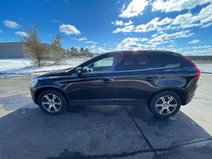 lot 8 image: 2012 Volvo XC60 T6 - AWD - 2 OWNERS