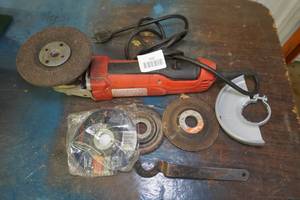 Milwaukee 4-12 Corded SanderGrinder