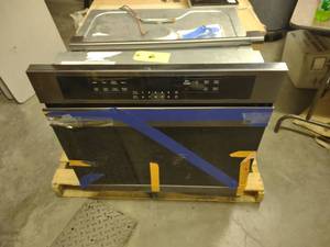 lot 6 image: Ikea Built-In Electric Convection O...