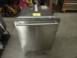 lot 14 image: Ikea Dishwasher, Model 605.222.850A...