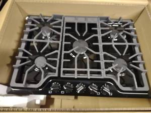 lot 21 image: Ikea Drop-In Gas Cooktop, Model 604...