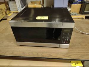 lot 29 image: Ikea Countertop Microwave Oven, Mod...