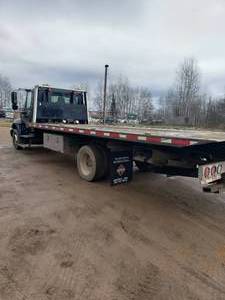 lot 7 image: 2003 International 4300