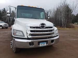 lot 01 image: 2018 Hino 258