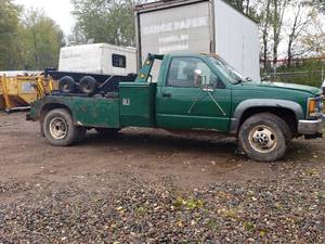 lot 8 image: 1999 Chevrolet 3500