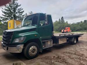 lot 2 image: 2018 Hino 258