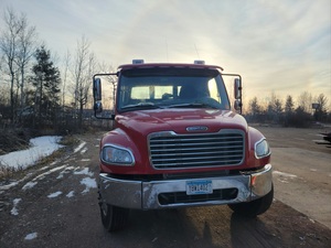 lot 001 image: 2018 Freightliner M2 106