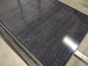 lot 2 image: Canadian Solar HiKu Mono PERC CS3N-...