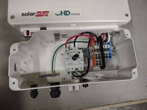 lot 1 image: Solar Edge Enphase SE5000H-US Solar Inverter