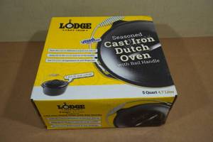 Lodge 5 QT Seasoned Cast Iron Dutch Oven