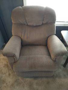 lot 1 image: La-Z-Boy Recliner