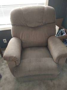 lot 22 image: La-Z-Boy Recliner