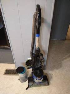 lot 35 image: Bissel CleanView Allergen Pet Canister Vacuum