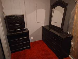 lot 44 image: Dresser, Mirror, & (2) Nightstands