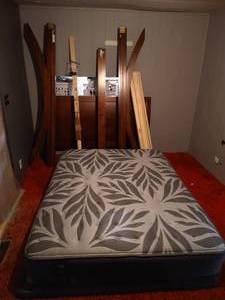 lot 45 image: Queen Size Mattress, Bedstead, & Mattress Platform