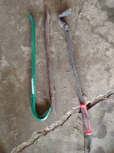 lot 115 image: (3) Prybars