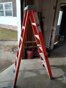 lot 117 image: Keller 300 lb. 6 Fiberglass Construction Ladder