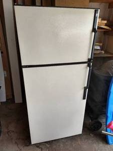 lot 136 image: FridgeFreezer - Needs Repair (See Notes)