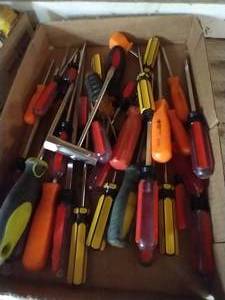 lot 75 image: Large Lot Flathead & Philips Screwdrivers