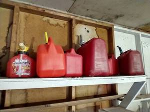 lot 85 image: (7) Gas Cans - Various Sizes