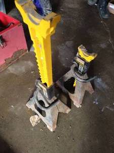 lot 120 image: (2) 3-Ton Jack Stands