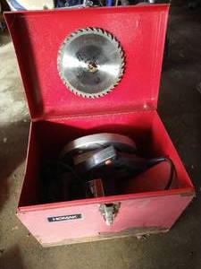 lot 121 image: Craftsman 7 14 Circular Saw With Box & Extra Blades