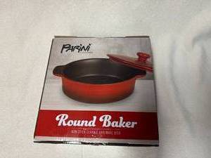 Round Baker with Lid - New in box