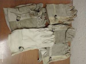 lot 28 image: (5) Pairs Mens XL Used Leather Work Gloves