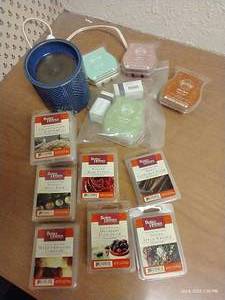 lot 29 image: Scentsy Wax Warmer With Scented Wax Cubes
