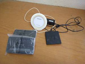 lot 89 image: (2) Switches & (2) Wireless Chargers