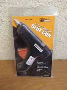 lot 90 image: Chicago Power Tools Glue Gun