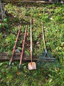 lot 128 image: (4) Garden Tools - Rake, Etc.
