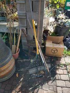 lot 129 image: (5) Rakes - Various Types