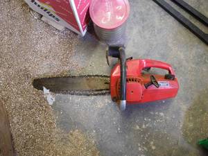 lot 144 image: Craftsman 14 Gas Chainsaw With Chain Guard