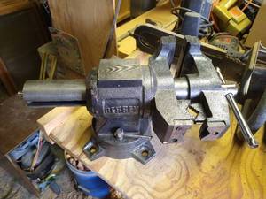 lot 145 image: Bessey 5-in-1 Multi-Purpose Swiveling Vise