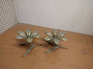 lot 160 image: (2) Decorative Brass Flowers With Removable Petals
