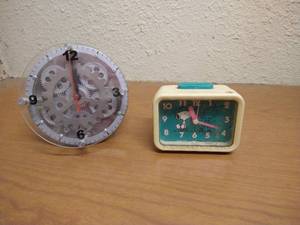 lot 168 image: Vintage Snoopy Clock & Gear Clock