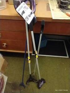 lot 214 image: (4) Grab It Tools