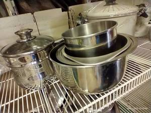 lot 230 image: Double Boiler And Mixing Bowls - Like New Items